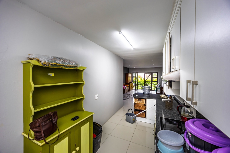 To Let 5 Bedroom Property for Rent in Cove Rock Eastern Cape